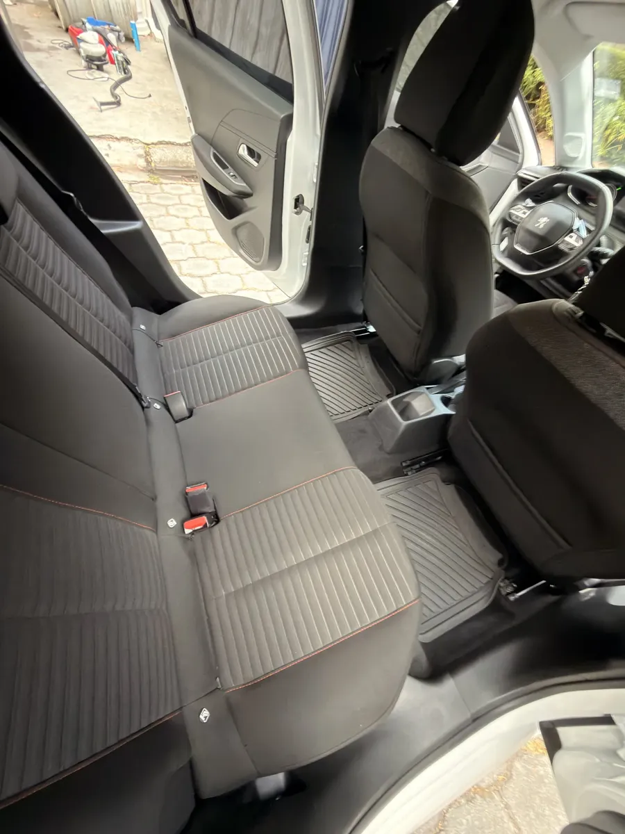 
								Peugeot 208 2022 1.2 Manual Direct Sale One Owner full									